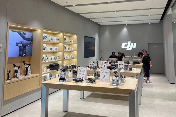 DJI Store Marseille, un magasin by SNT2